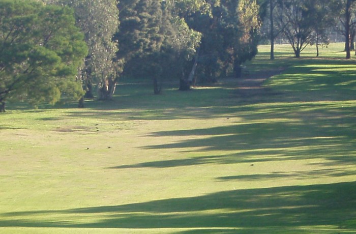 9th Hole – Par 4 (303 metres)