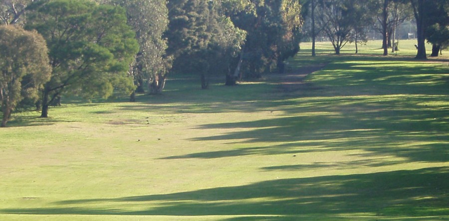 9th Hole – Par 4 (303 metres)